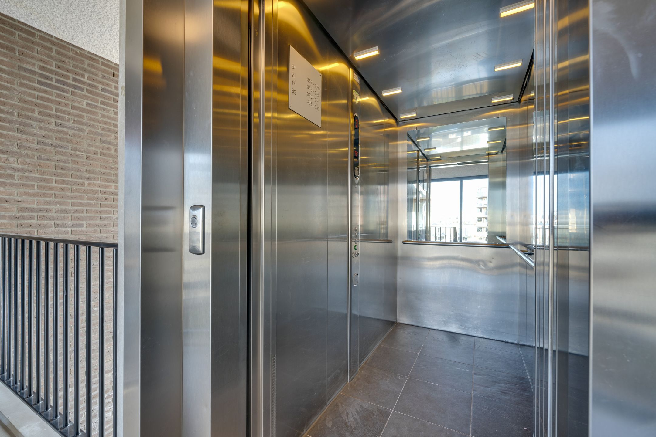 Photo 9 of Emmy Andriessestraat 379