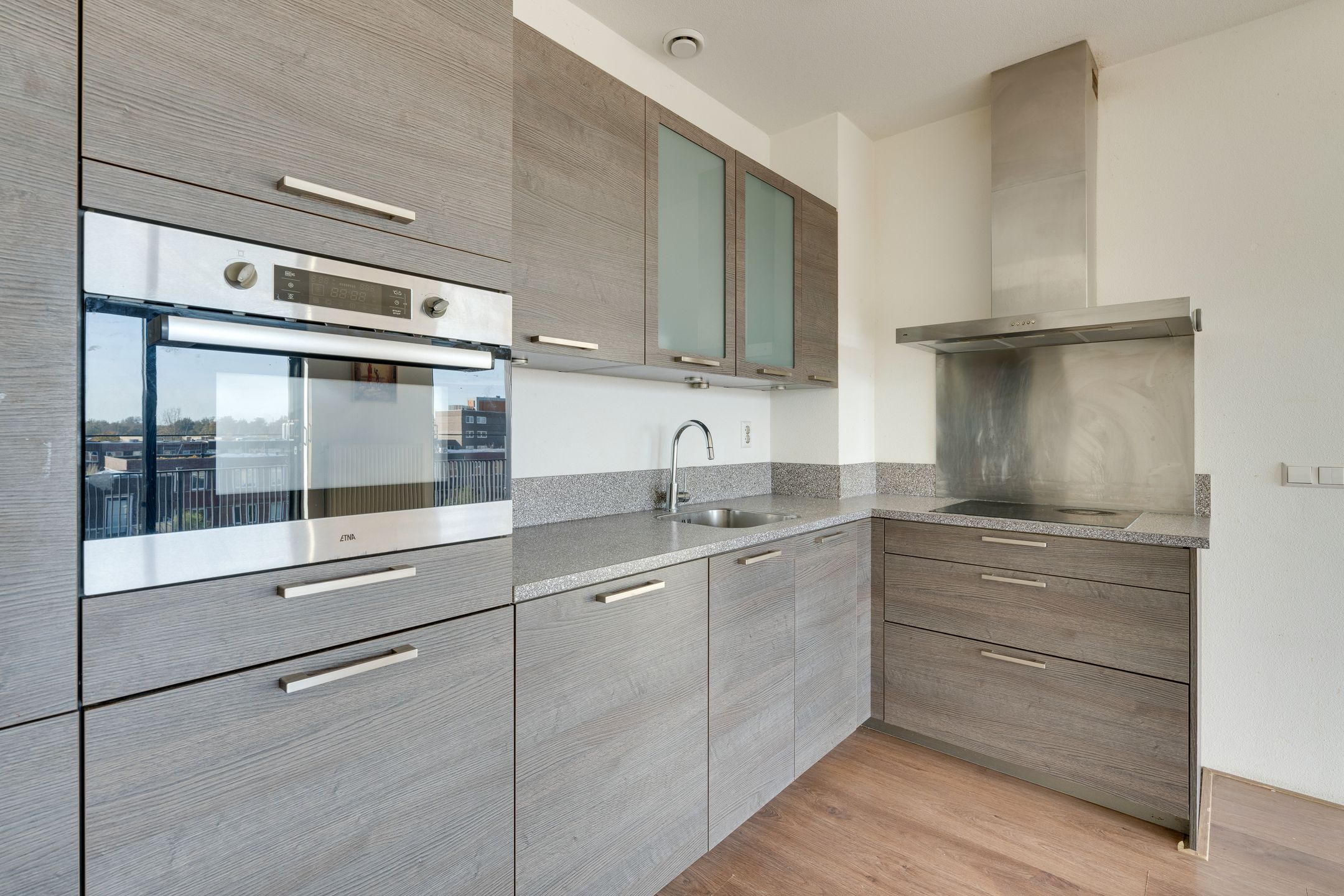 Photo 21 of Emmy Andriessestraat 379