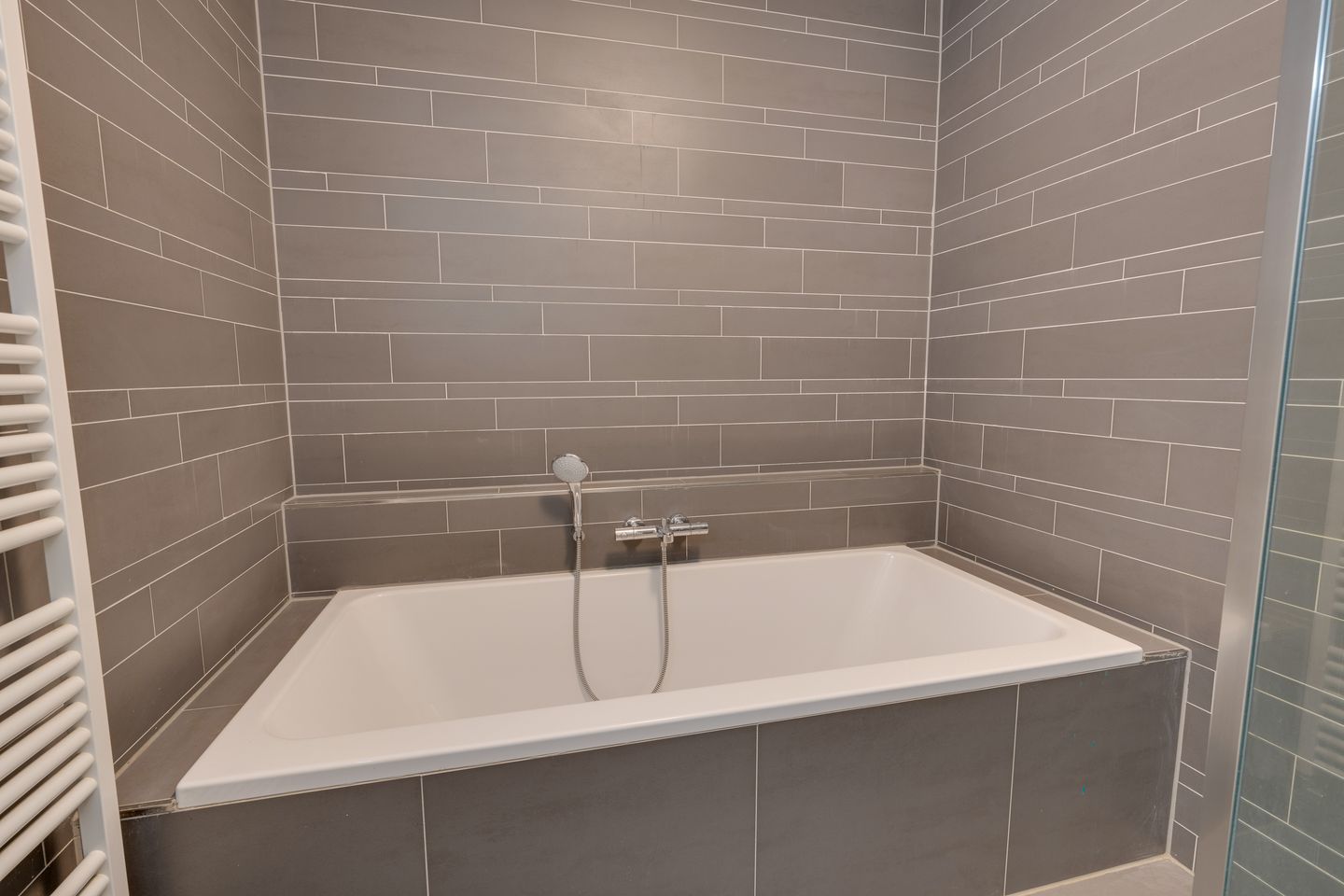 Photo 40 of Emmy Andriessestraat 379