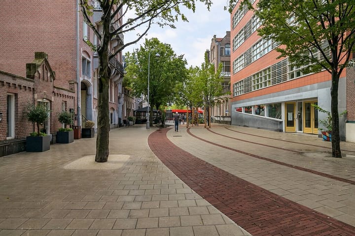 Photo 18 of Jan Luijkenstraat 70-C