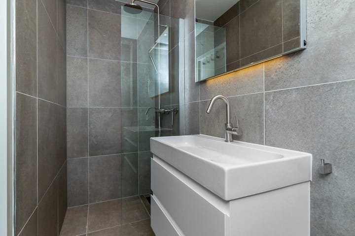 Photo 11 of Jan Luijkenstraat 70-C