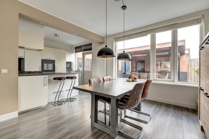 Photo 11 of Hertog Janstraat 1