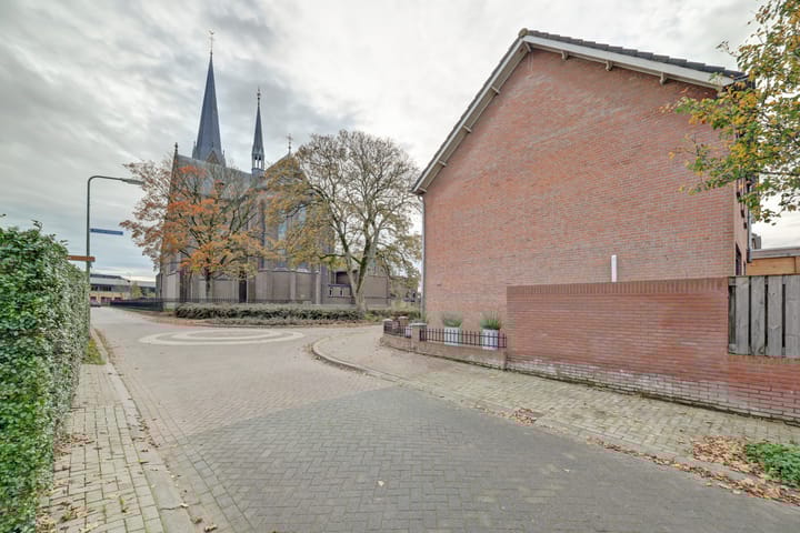 Photo 36 of Hertog Janstraat 1