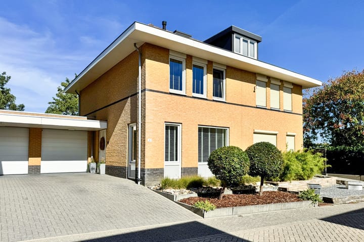 Burgemeester Rhoenstraat 4