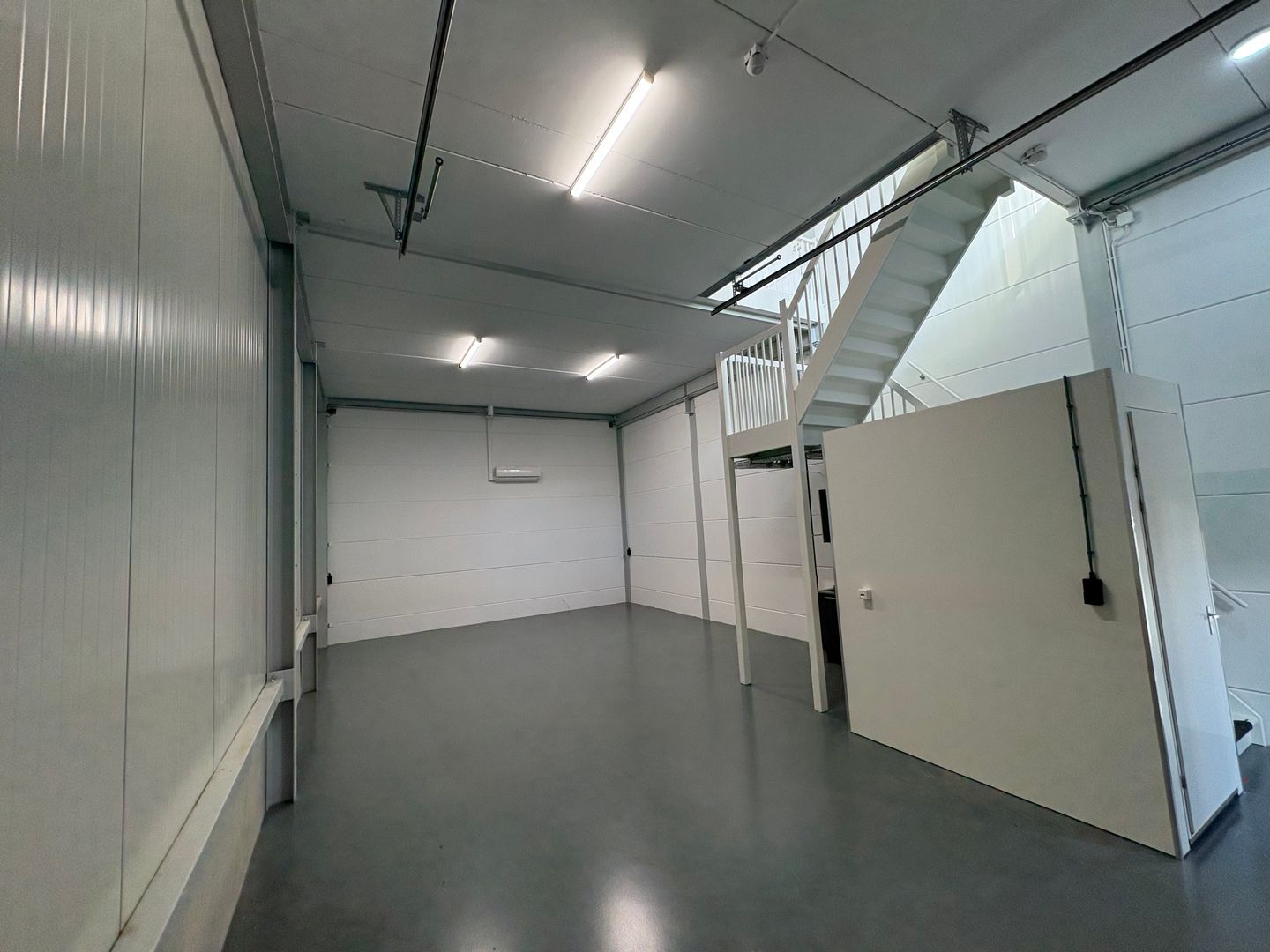 View photo 3 of de Waal 45-79