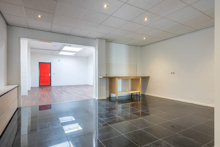 Photo 37 of Zeestraat 40