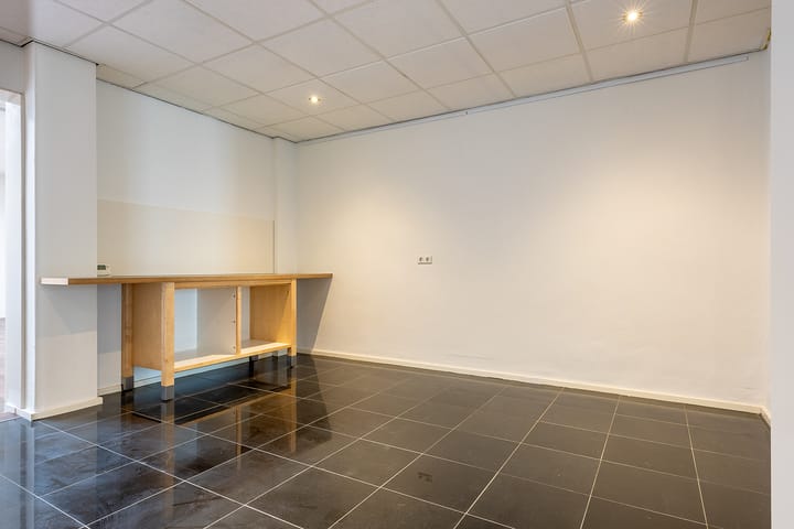 Photo 38 of Zeestraat 40