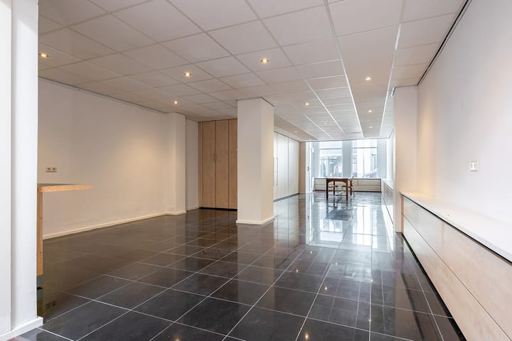 Photo 39 of Zeestraat 40