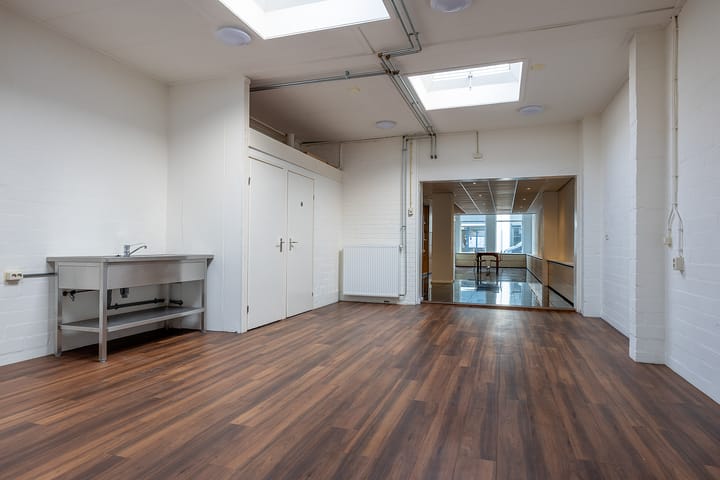 Photo 42 of Zeestraat 40