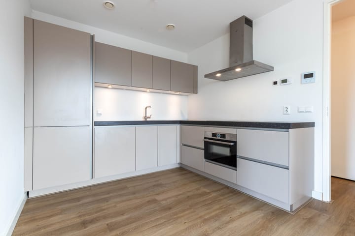 Photo 4 of Leliestraat 13-B