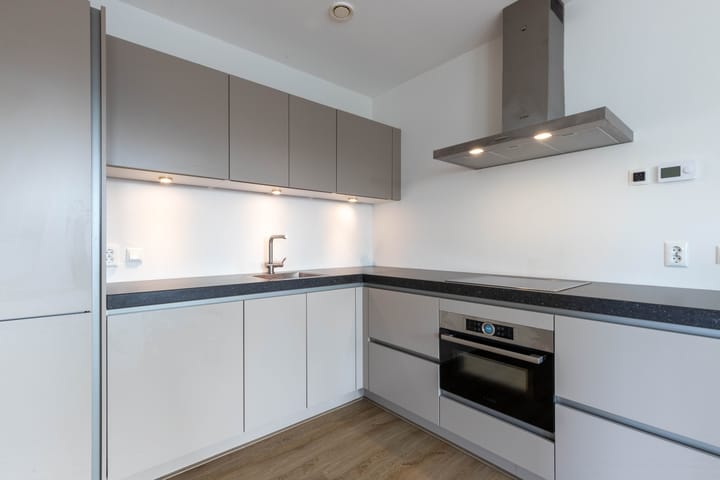 Photo 13 of Leliestraat 13-B