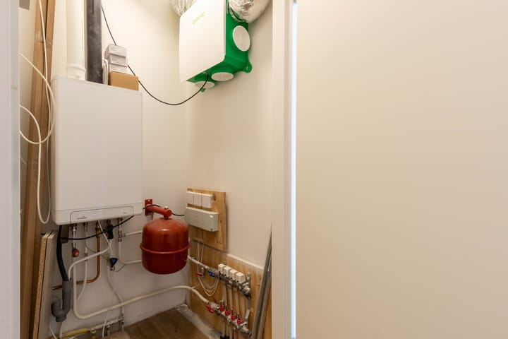 Photo 18 of Leliestraat 13-B