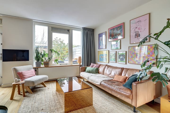 Photo 4 of Bacchus 46