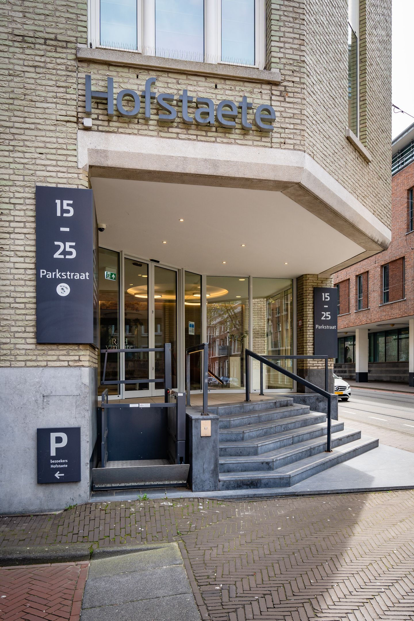 View photo 3 of Parkstraat 15