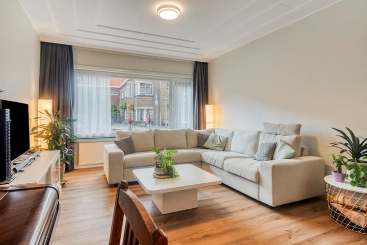 Photo 8 of Faurestraat 22