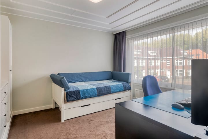 Photo 13 of Faurestraat 22