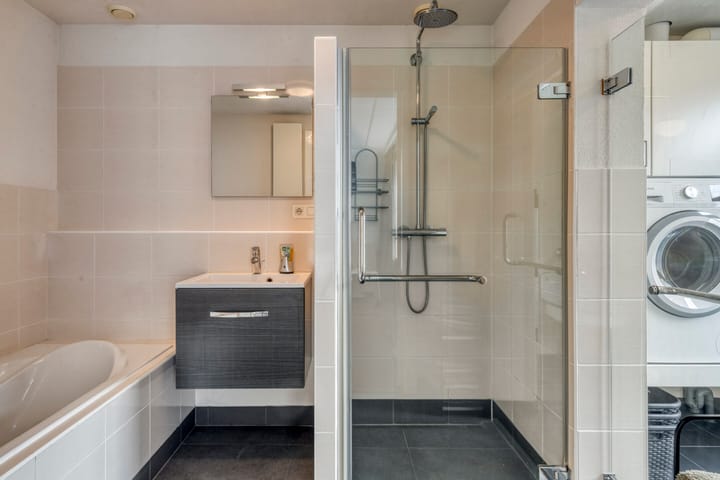 Photo 15 of Faurestraat 22