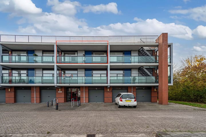 Photo 4 of Korhoenstraat 76