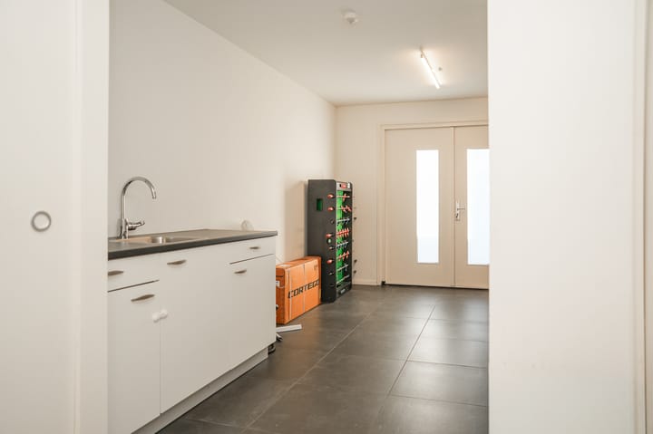 Photo 23 of Hanzestraat 3