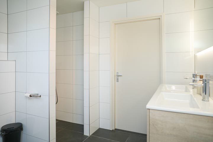 Photo 33 of Hanzestraat 3