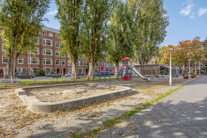 Foto 32 van Moerdijkstraat 1-2