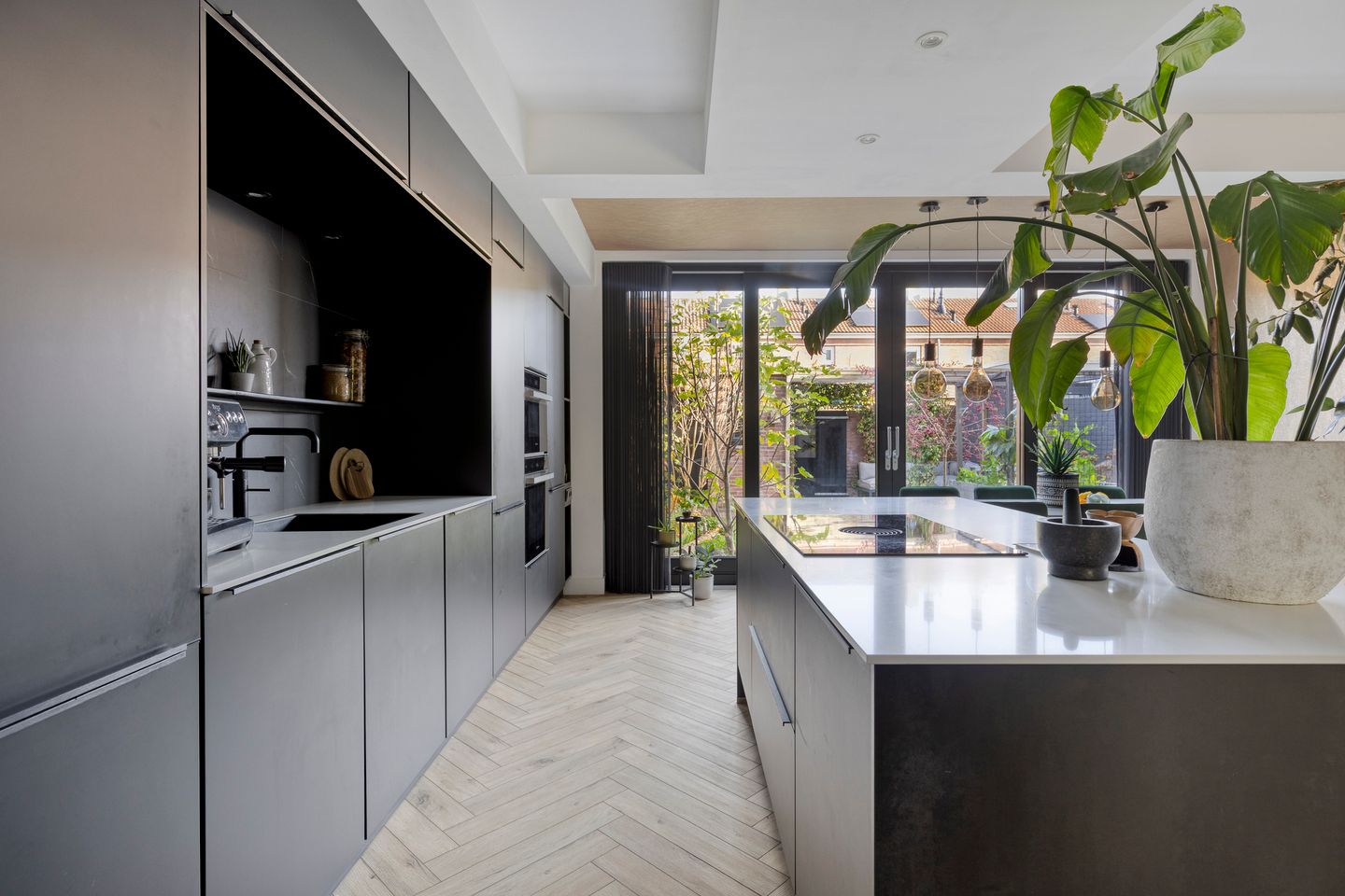 Photo 10 of Esdoornstraat 42