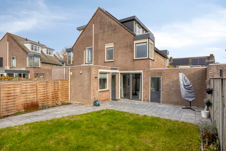 Photo 20 of Kamillestraat 8