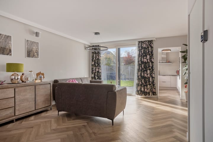 Photo 2 of Kamillestraat 8