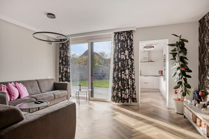 Photo 7 of Kamillestraat 8