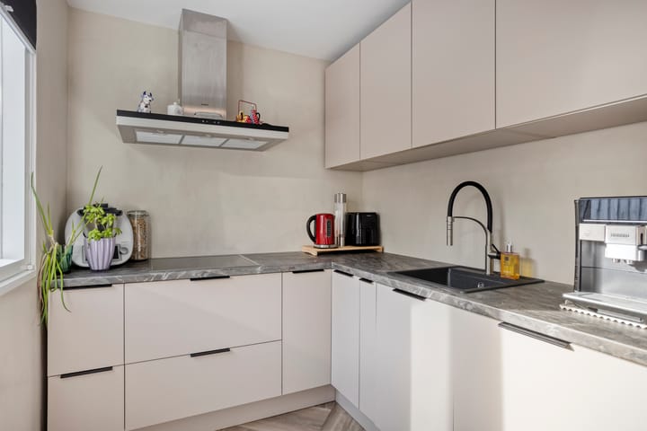 Photo 10 of Kamillestraat 8