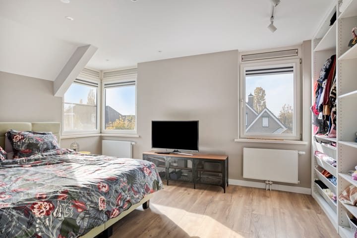 Photo 11 of Kamillestraat 8