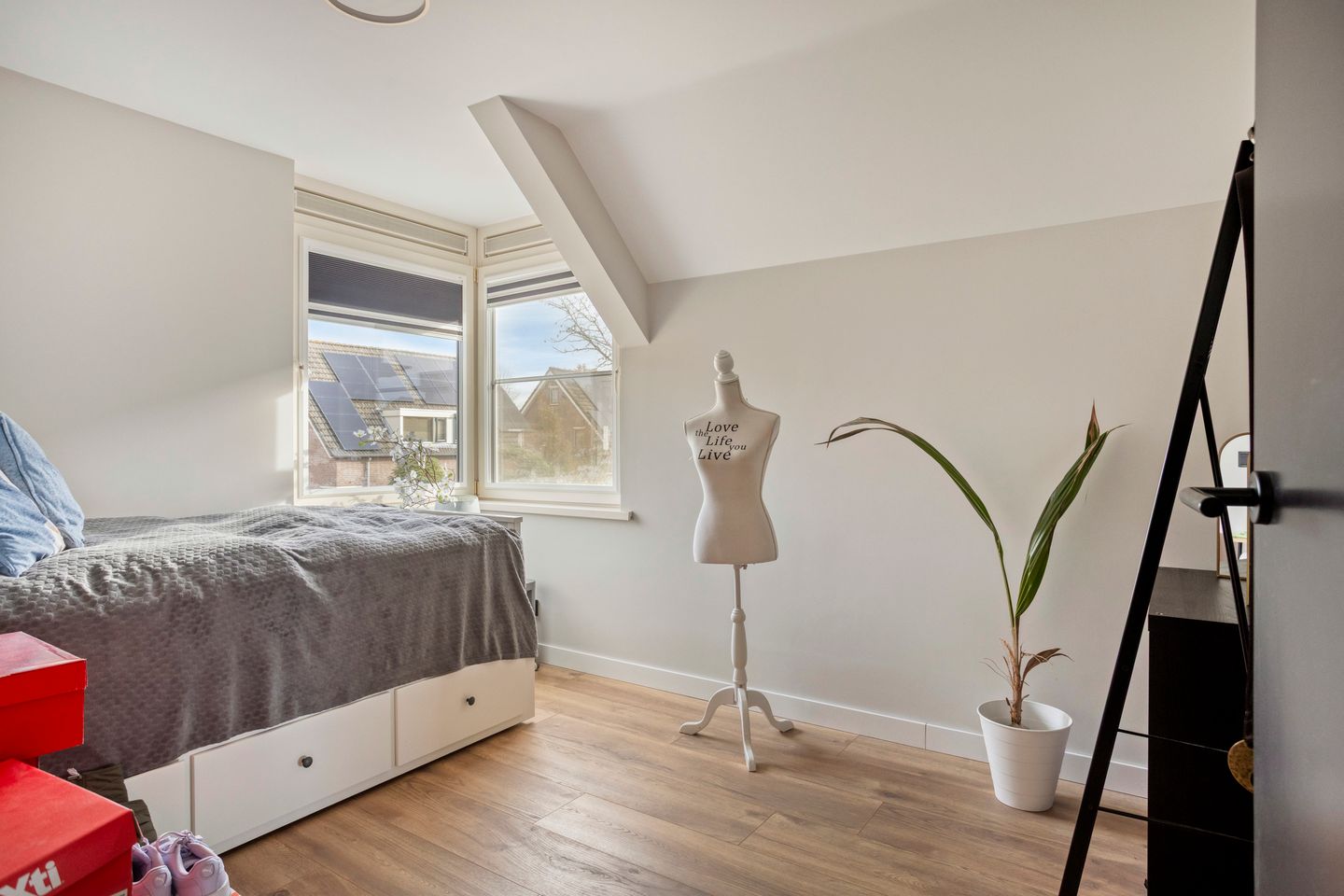 Photo 14 of Kamillestraat 8