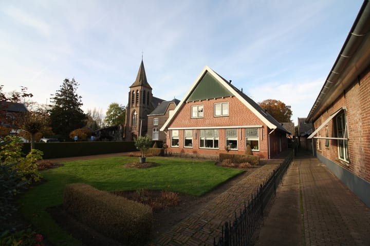 Photo 34 of Oosteinde 23