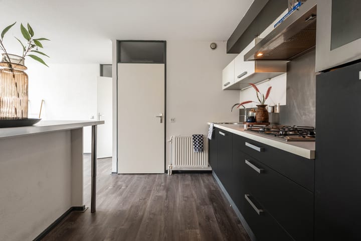 Photo 19 of Curiestraat 12