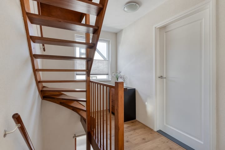 Foto 19 van van Lyndenstraat 10-A