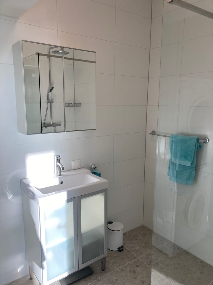 Photo 10 of Passage 3-F47