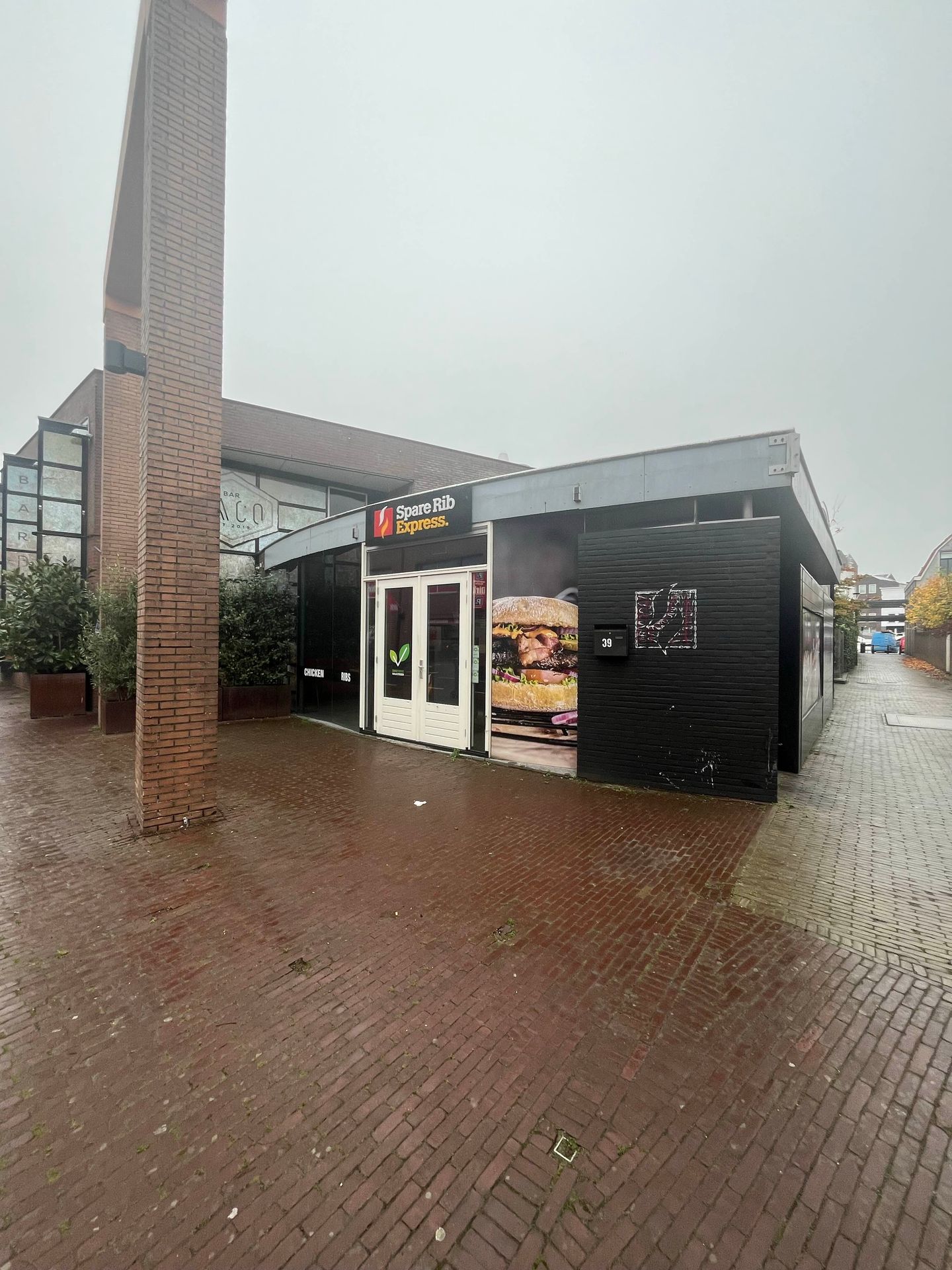 View photo 2 of Vierwiekenplein 39