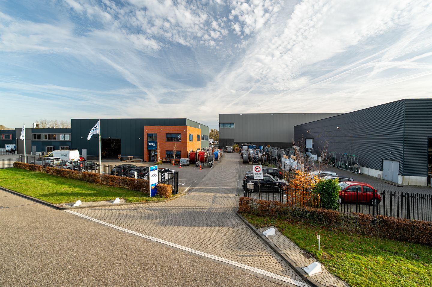 Bekijk foto 2 van Neon 5