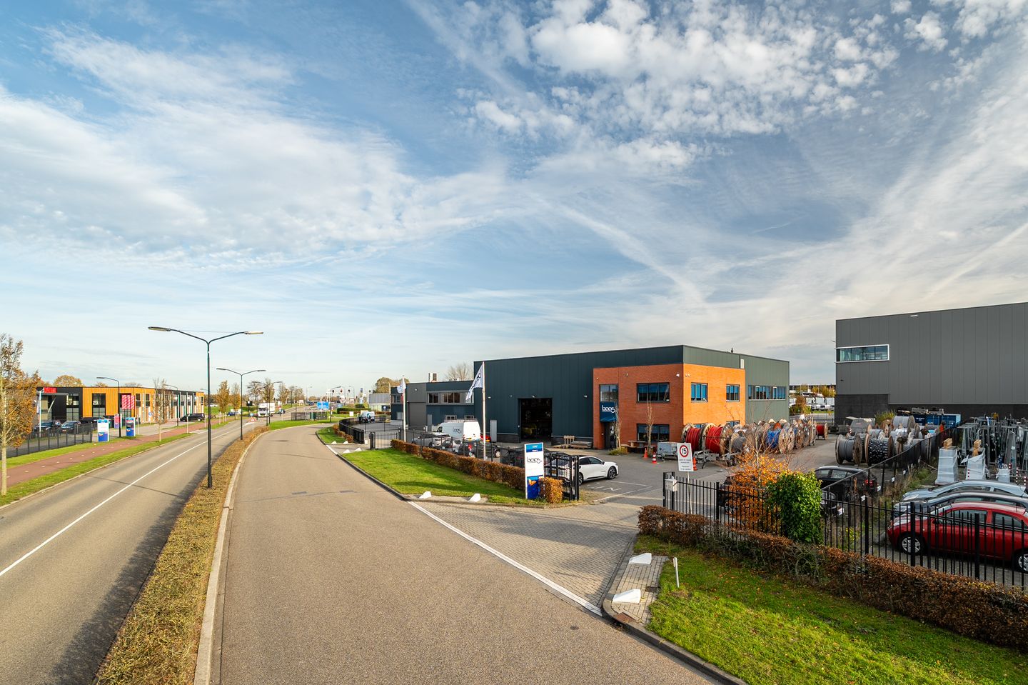 Bekijk foto 3 van Neon 5