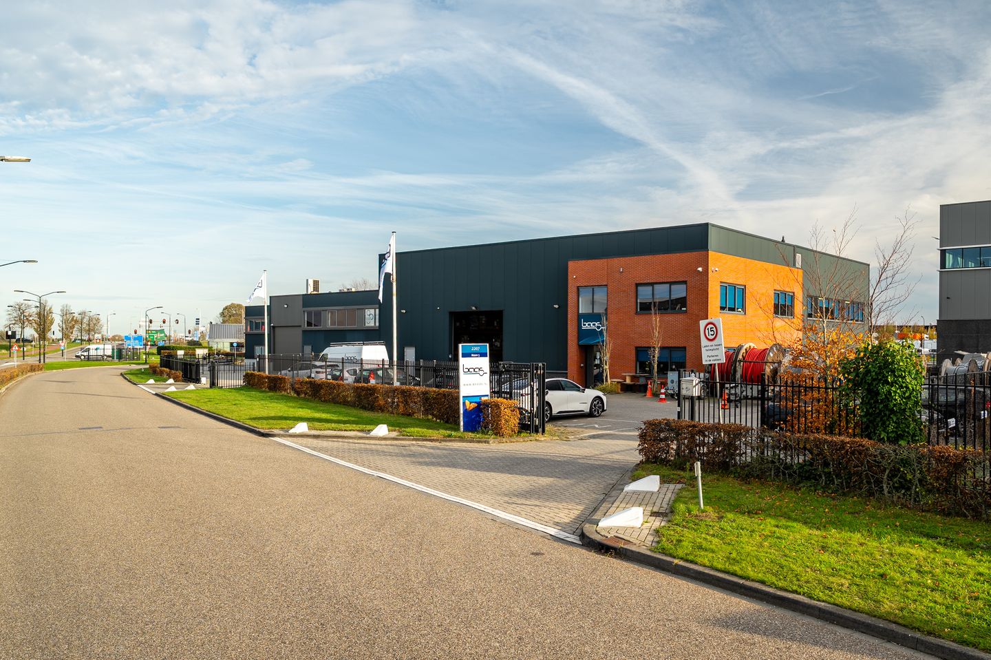 Bekijk foto 4 van Neon 5