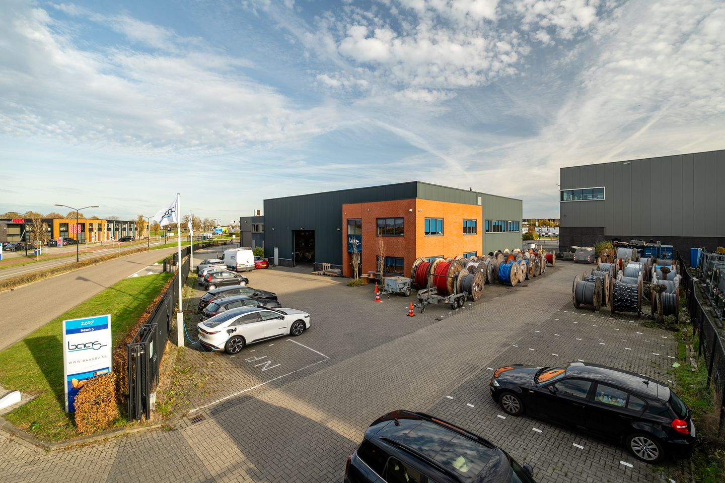 Bekijk foto 5 van Neon 5