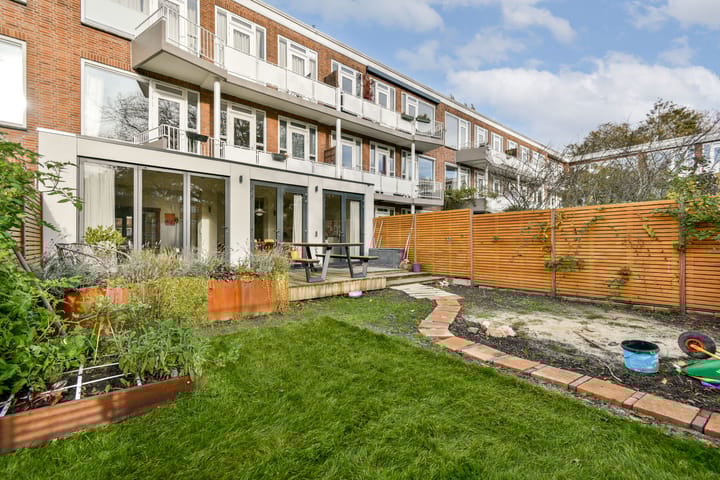 Foto 16 van Johannes van der Waalsstraat 70-H