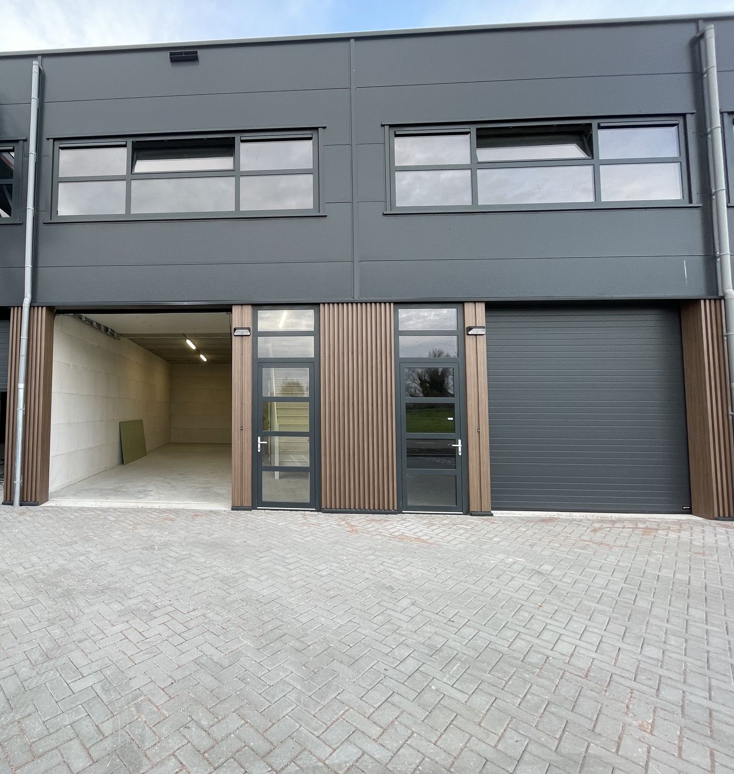 Bekijk foto 2 van Chemieweg 205