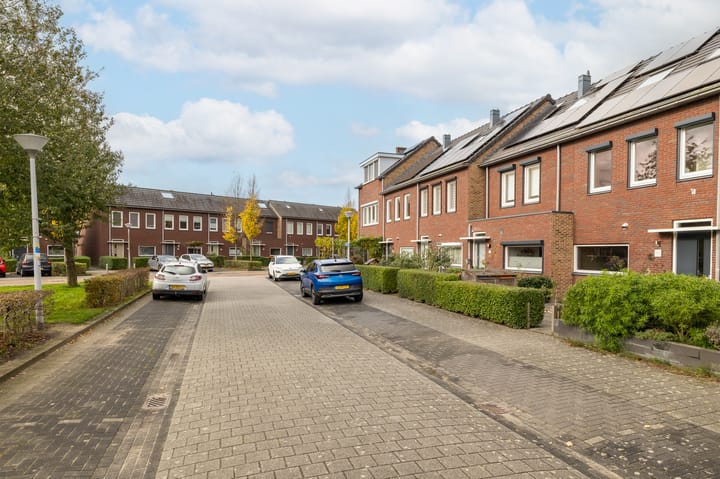 Foto 32 van Canneveltstraat 8