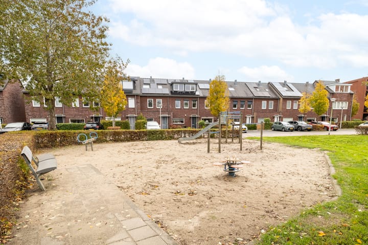 Foto 35 van Canneveltstraat 8