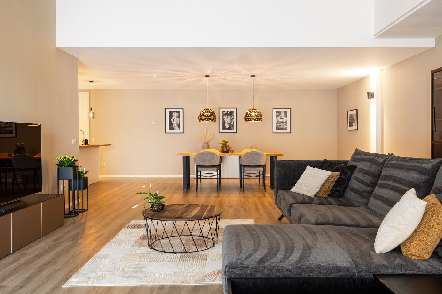 Foto 10 van Banier 7-A