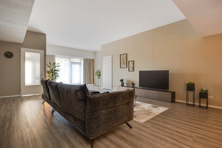 Foto 11 van Banier 7-A