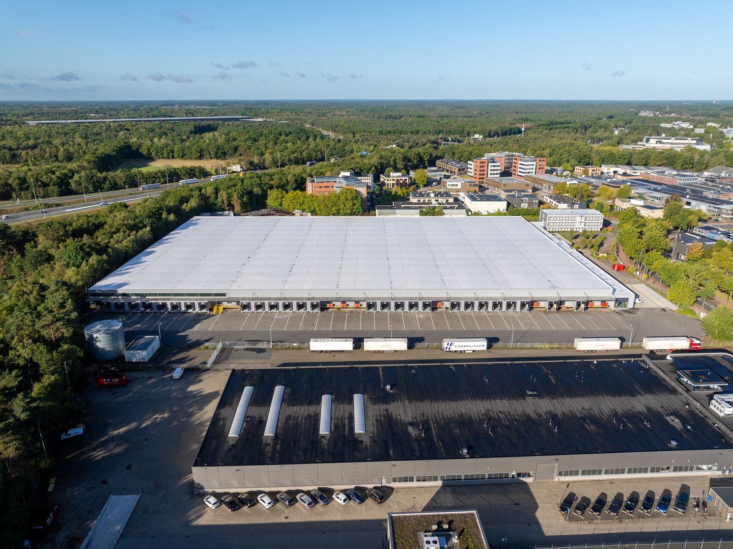 View photo 2 of de Maas 14