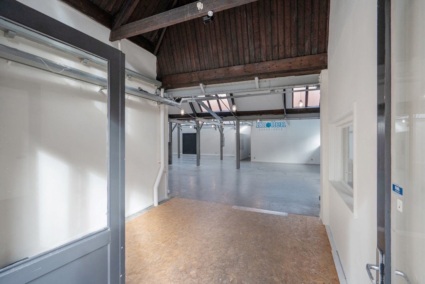 View photo 5 of Beestenmarkt 48