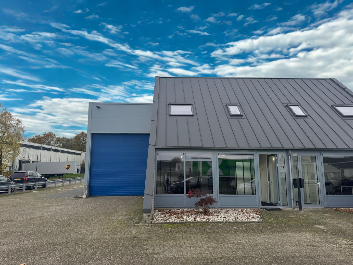 View photo 2 of Vloeiveld 14